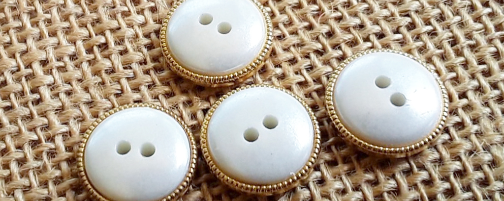Retour en force des boutons dans la couture